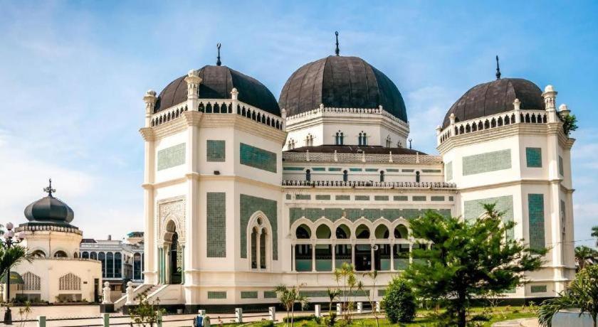 Oyo 2720 Sutomo Inn Medan Esterno foto